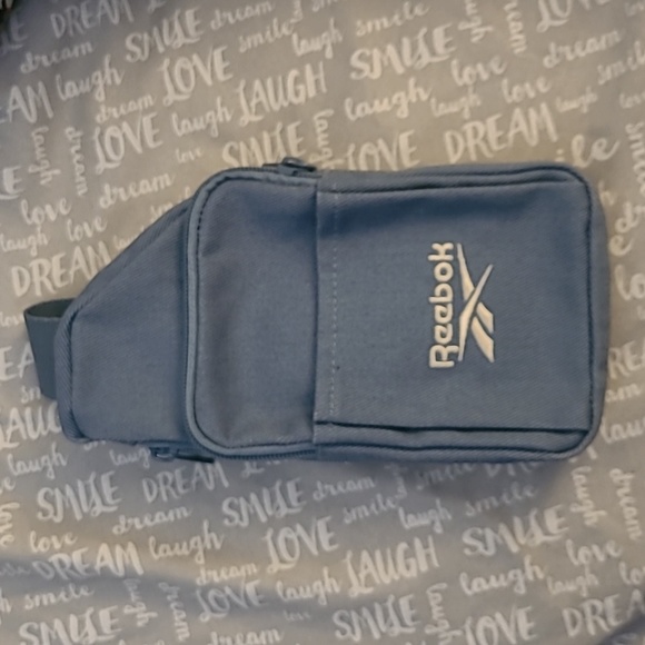 Reebok crossbody bag - Picture 1 of 3